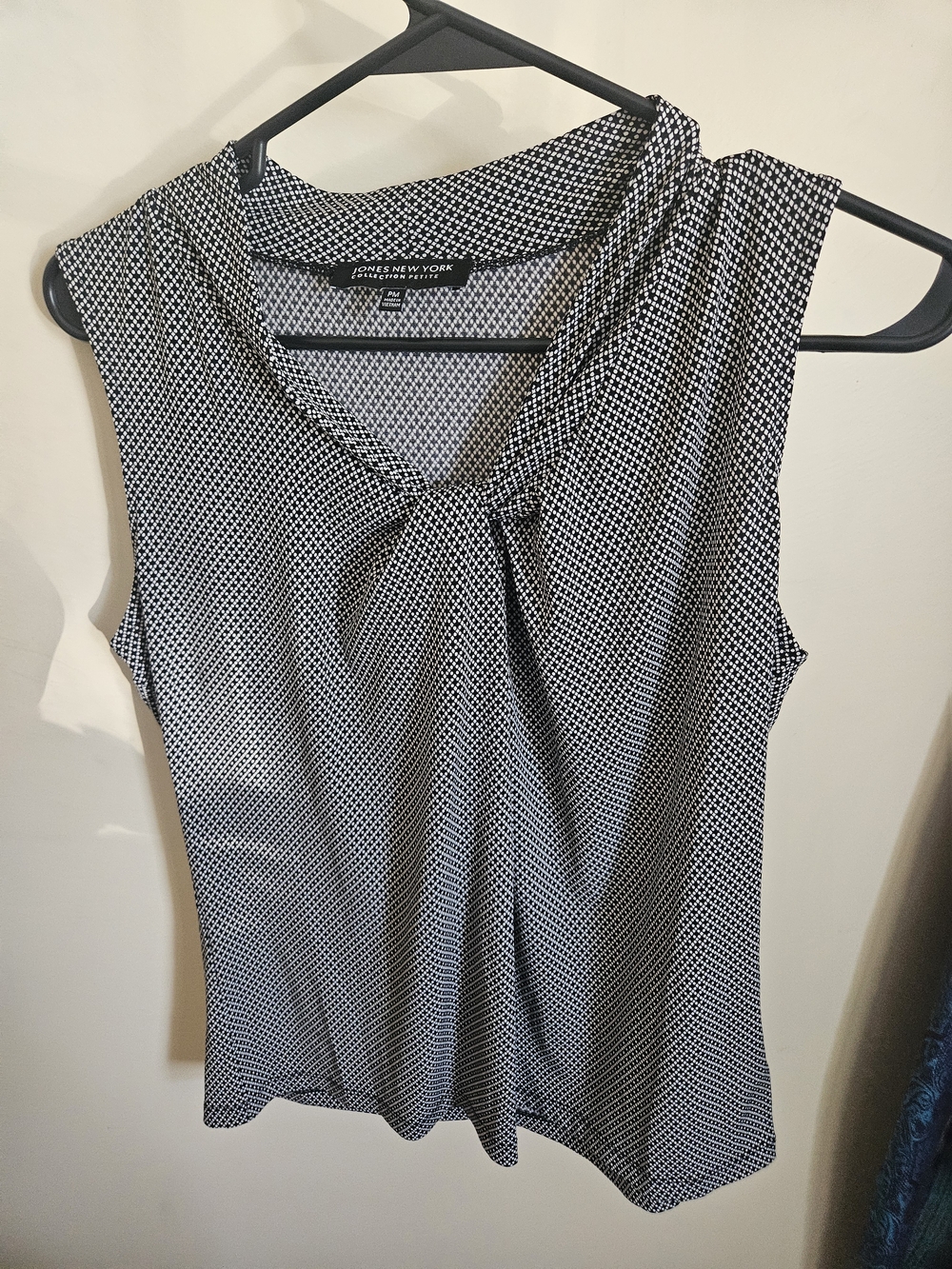 Jones New York Black and White Sleeveless Knot-Neck Blouse